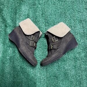 Y2K Brown and cream suede wedge ankle boots with faux fur lining,